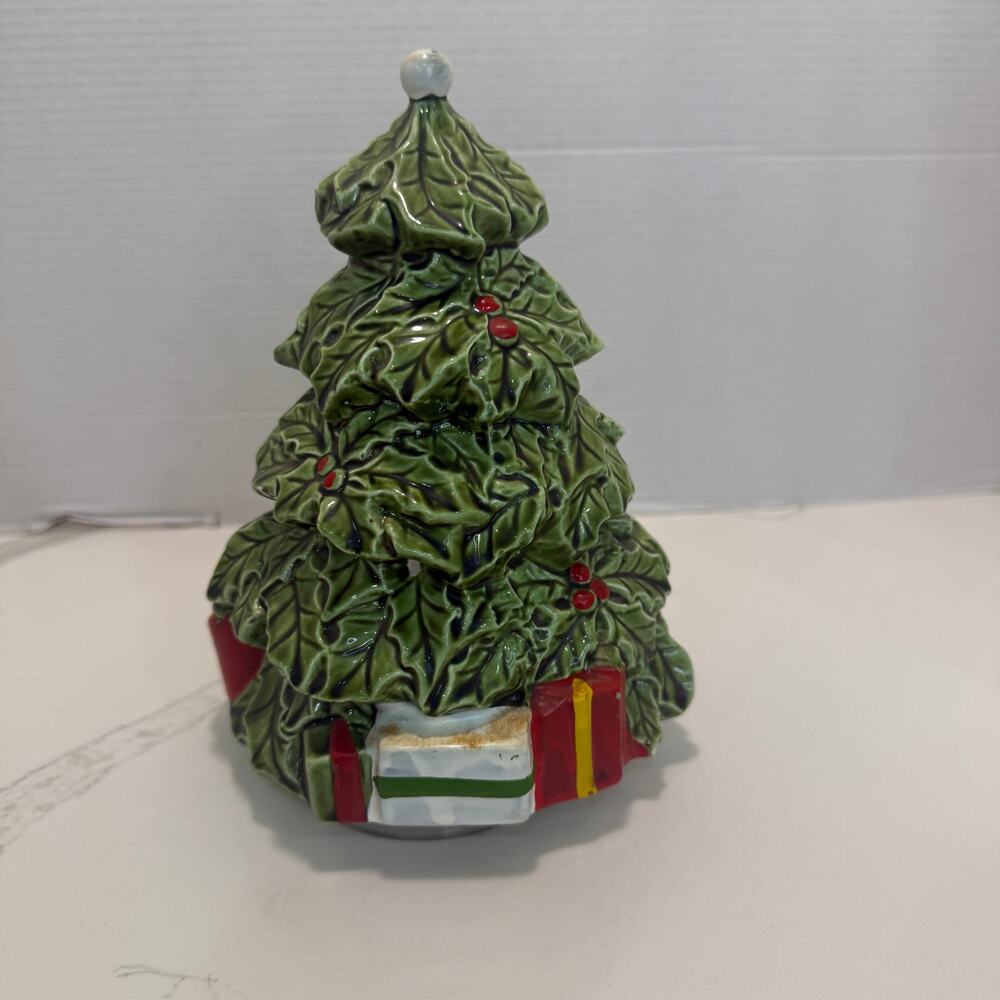 Vintage Ceramic Holly Christmas Tree Music Box Bermasco Donald O'Connor Holiday - Picture 4 of 7